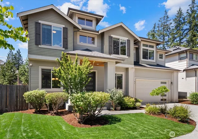 Photo 4 of Single family home for sale at 3527 NE 7th St, Renton, WA 98056 | MLS# NWM2563504 | Listing updated on 2026-09-24