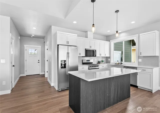Photo 4 of Single family home for sale at 320 W 3rd Street, Everson, WA 98247 | MLS# NWM2563710 | Listing updated on 2026-09-27