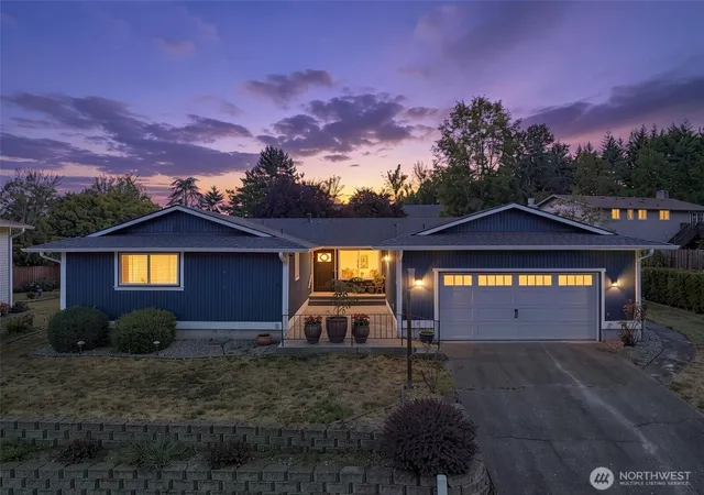 Single family home for sale at 914 S 30th Place, Renton, WA 98055 | MLS# NWM2564229
