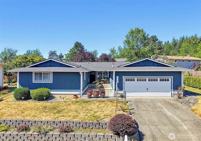 Photo 2 of Single family home for sale at 914 S 30th Place, Renton, WA 98055 | MLS# NWM2564229 | Listing updated on 2026-09-23