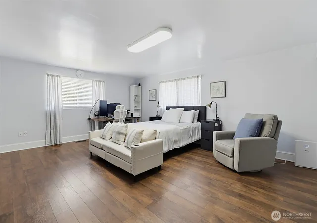 Photo 4 of Single family home for sale at 914 S 30th Place, Renton, WA 98055 | MLS# NWM2564229 | Listing updated on 2026-09-23