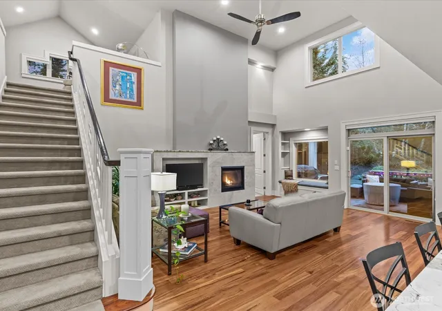 Photo 3 of Sale Pending at 1727 Nile Ave Ne, Renton, WA 98059 | MLS# NWM2564461 | Listing updated on 2026-09-27