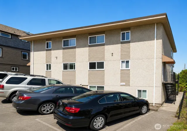 Photo 4 of Multi family home for sale at 2707 W Jameson St, Seattle, WA 98199 | MLS# NWM2565089 | Listing updated on 2026-09-23
