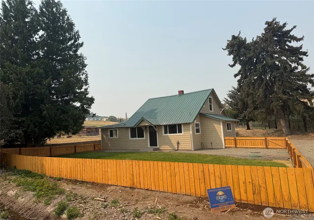 Single family home for sale at 1200 Tibbling Rd, Selah, WA 98942 | MLS# NWM2565152