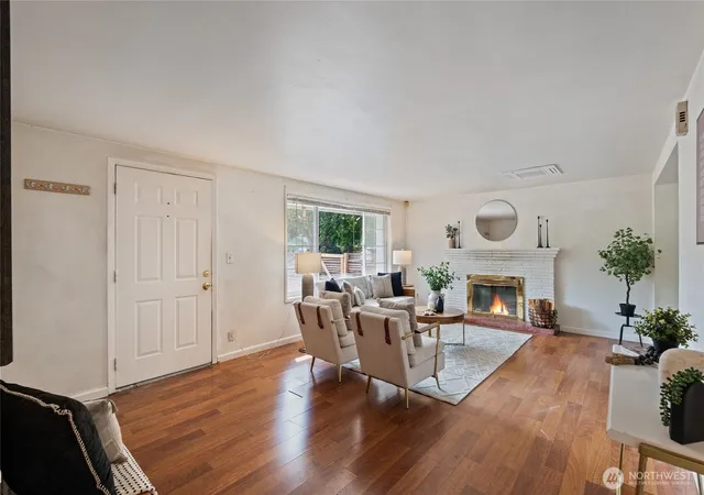 Photo 4 of Single family home for sale at 16563 18th Avenue NE, Shoreline, WA 98155 | MLS# NWM2565456 | Listing updated on 2026-09-25