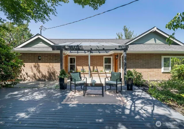 Photo 3 of Single family home for sale at 22045 276th Avenue Se, Maple Valley, WA 98038 | MLS# NWM2565468 | Listing updated on 2026-09-17