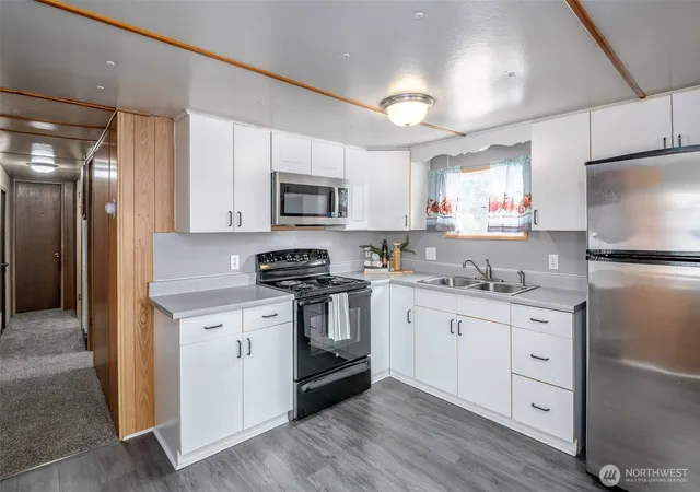 Photo 4 of Manufactured home for sale at 125 195th Street E #15, Spanaway, WA 98387 | MLS# NWM2565568 | Listing updated on 2026-09-30