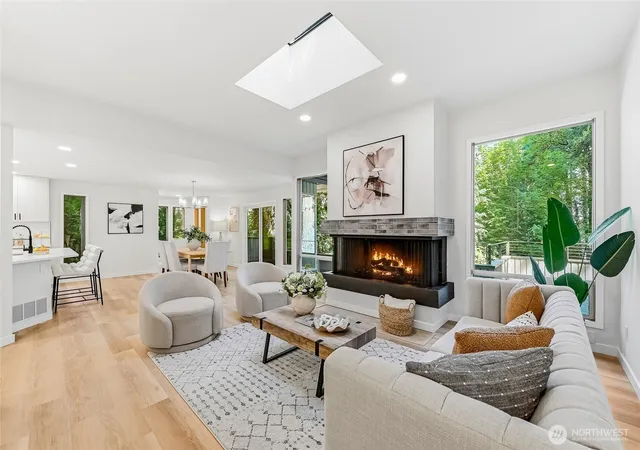 Photo 4 of Single family home for sale at 4200 W Lake Sammamish Pkwy SE, Bellevue, WA 98008 | MLS# NWM2565645 | Listing updated on 2026-09-24