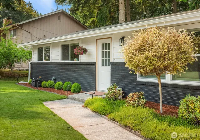 Photo 2 of Sale Pending at 12218 66th Avenue Ct E, Puyallup, WA 98373 | MLS# NWM2565922 | Listing updated on 2026-09-29