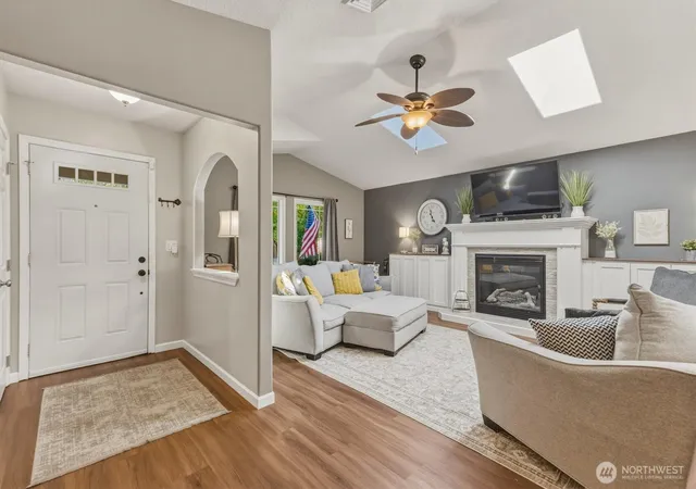 Photo 4 of Single family home for sale at 527 26th Avenue, Longview, WA 98632 | MLS# NWM2565978 | Listing updated on 2026-09-23