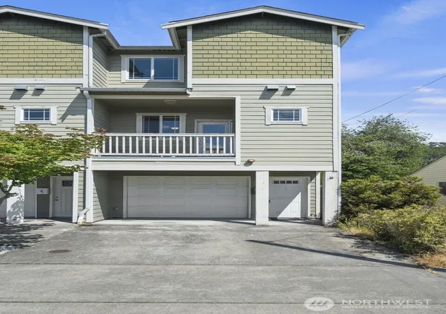 Townhouse for sale at 5621 S Lawrence St #D, Tacoma, WA 98409 | MLS# NWM2566164