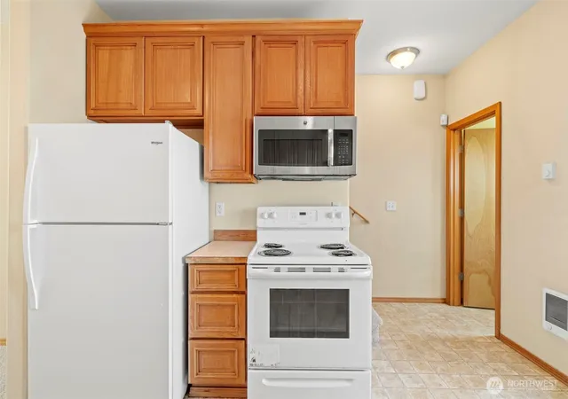 Photo 3 of Townhouse for sale at 5621 S Lawrence St #D, Tacoma, WA 98409 | MLS# NWM2566164 | Listing updated on 2026-09-17