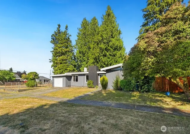 Photo 2 of Single family home for sale at 4301 E F St, Tacoma, WA 98404 | MLS# NWM2566186 | Listing updated on 2026-09-30