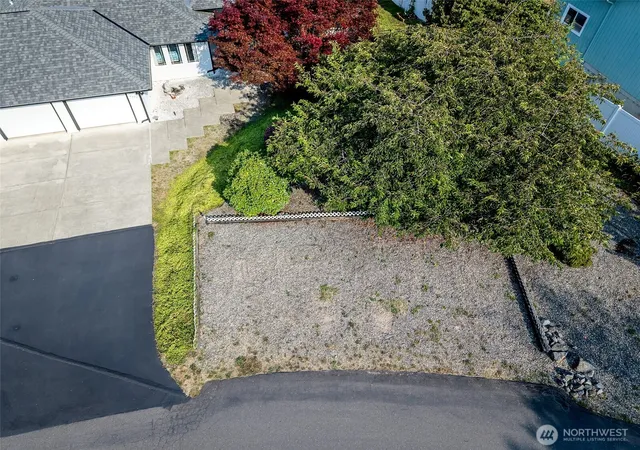 Photo 3 of Single family home for sale at 8422 Kaster Dr Ne, Bremerton, WA 98311 | MLS# NWM2566435 | Listing updated on 2026-09-16
