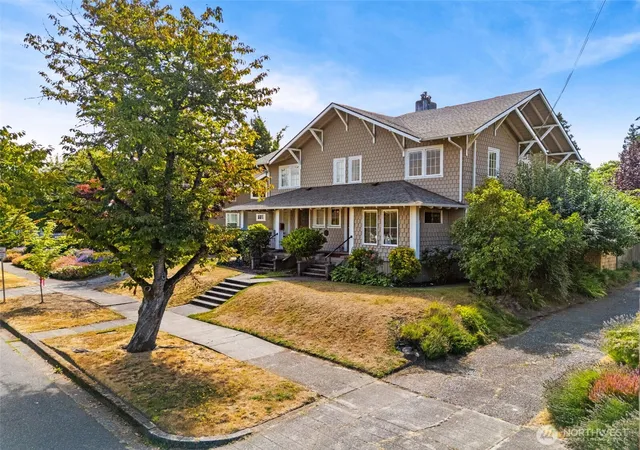 Photo 3 of Sale Pending at 211 19th Avenue Sw, Olympia, WA 98501 | MLS# NWM2566458 | Listing updated on 2026-09-16