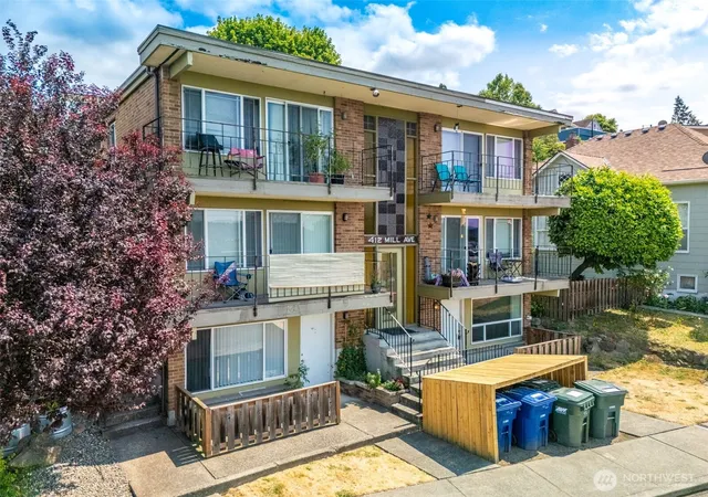 Photo 3 of Multi family home for sale at 412 Mill Ave S, Renton, WA 98057 | MLS# NWM2566463 | Listing updated on 2026-09-16