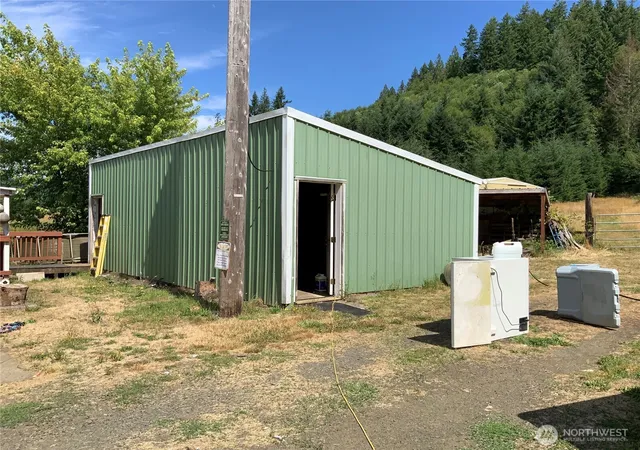 Photo 4 of Manufactured home for sale at 100 Half Moon Crk Rd, Raymond, WA 98577 | MLS# NWM2566833 | Listing updated on 2026-09-28