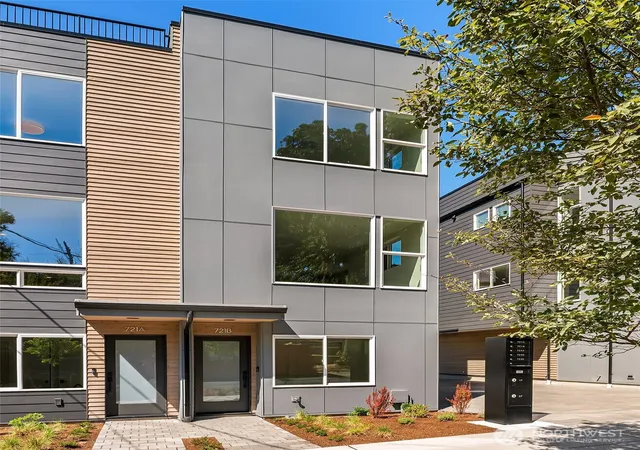 Photo 1 of Townhouse for sale at 721 15th Avenue #B, Seattle, WA 98122 | MLS# NWM2567048 | Listing updated on 2026-09-29