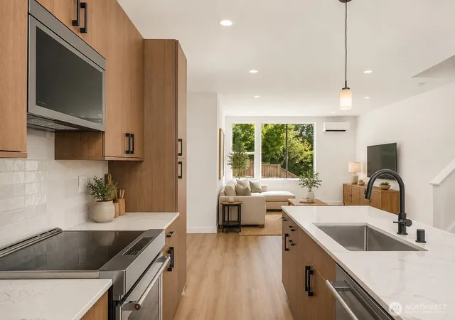 Photo 3 of Townhouse for sale at 721 15th Avenue #B, Seattle, WA 98122 | MLS# NWM2567048 | Listing updated on 2026-09-29