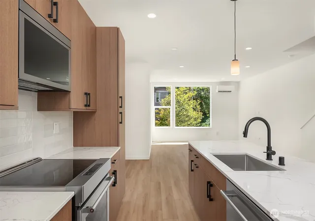 Photo 3 of Townhouse for sale at 721 15th Avenue #B, Seattle, WA 98122 | MLS# NWM2567048 | Listing updated on 2026-09-29