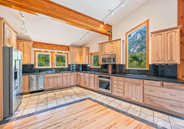 Photo 4 of Single family home for sale at 18595 Us Hwy 2, Leavenworth, WA 98826 | MLS# NWM2567135 | Listing updated on 2026-09-17