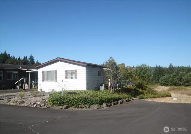 Photo 2 of Manufactured home for sale at 102 Sereno Cir Dr, Bremerton, WA 98312 | MLS# NWM2567156 | Listing updated on 2026-09-30