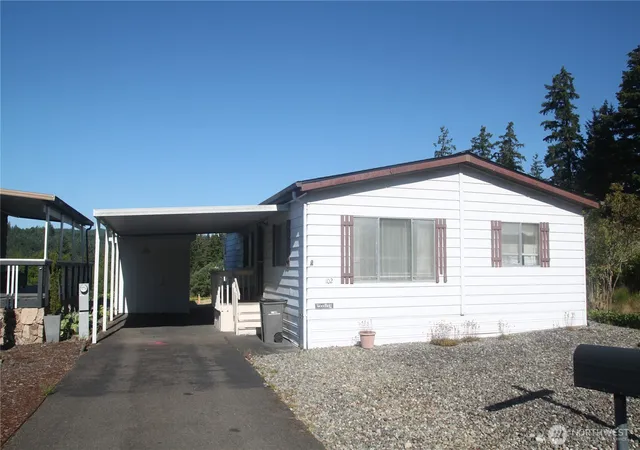 Photo 3 of Manufactured home for sale at 102 Sereno Cir Dr, Bremerton, WA 98312 | MLS# NWM2567156 | Listing updated on 2026-09-30