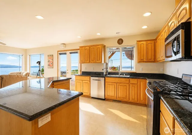 Photo 3 of Single family home for sale at 510 Sunnycrest Ln, Camano Island, WA 98282 | MLS# NWM2567278 | Listing updated on 2026-09-17