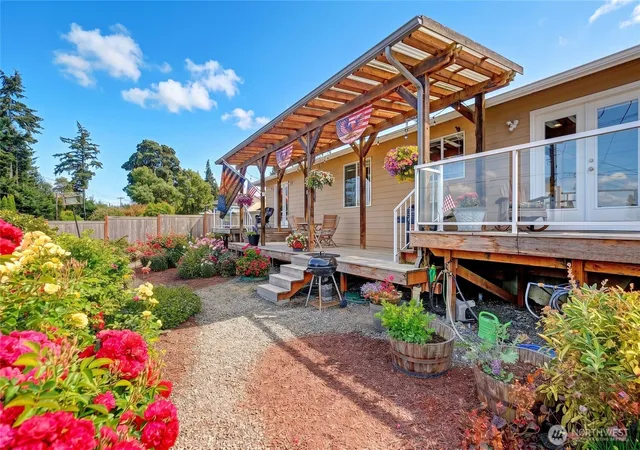 Photo 3 of Single family home for sale at 510 Sunnycrest Ln, Camano Island, WA 98282 | MLS# NWM2567278 | Listing updated on 2026-09-17