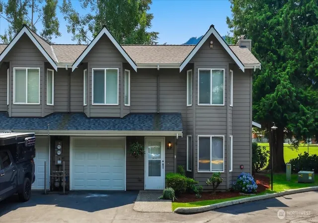 Photo 2 of Sale Pending at 321 Se Orchard Dr #13, North Bend, WA 98045 | MLS# NWM2567637 | Listing updated on 2026-09-22