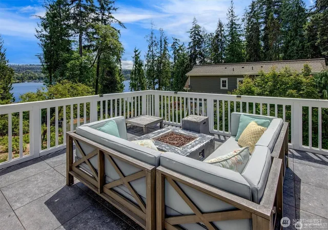 Photo 2 of Single family home for sale at 9950 Se 39th Street, Mercer Island, WA 98040 | MLS# NWM2567733 | Listing updated on 2026-10-01