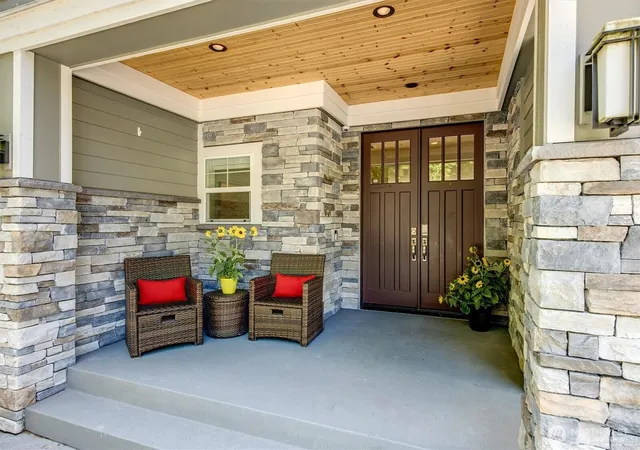 Photo 3 of Single family home for sale at 9950 Se 39th Street, Mercer Island, WA 98040 | MLS# NWM2567733 | Listing updated on 2026-10-01