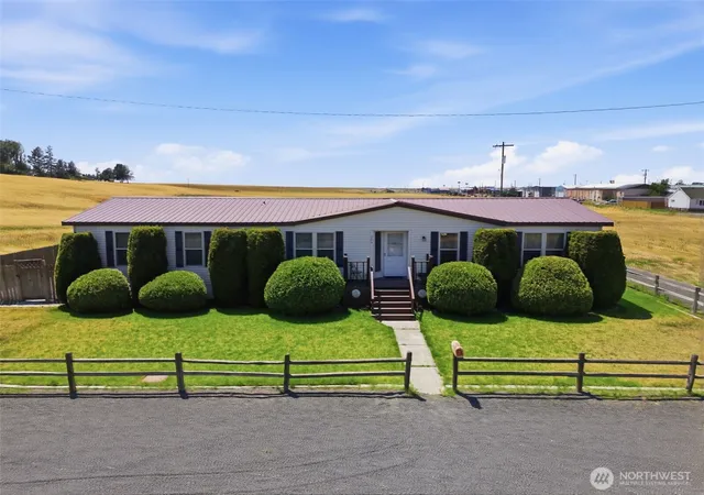 Photo 1 of Manufactured home for sale at 204 S Lewis St, Ritzville, WA 99169 | MLS# NWM2568122 | Listing updated on 2026-09-18