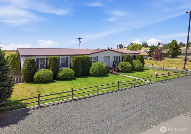 Photo 2 of Manufactured home for sale at 204 S Lewis St, Ritzville, WA 99169 | MLS# NWM2568122 | Listing updated on 2026-09-18