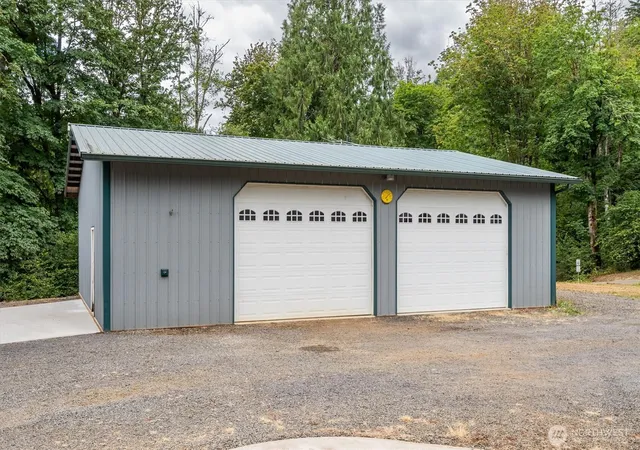 Photo 4 of Sale Pending at 295 Casey Rd, Castle Rock, WA 98611 | MLS# NWM2568419 | Listing updated on 2026-10-02