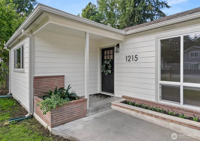 Photo 3 of Single family home for sale at 1215 Hall St Se, Lacey, WA 98503 | MLS# NWM2568425 | Listing updated on 2026-09-22