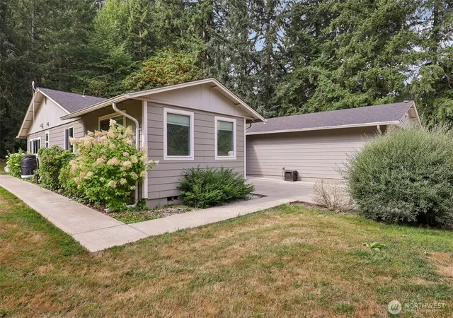 Photo 2 of Sale Pending at 15211 Ne 275th Circle, Battle Ground, WA 98604 | MLS# NWM2568533 | Listing updated on 2026-09-29