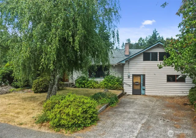 Photo 2 of Single family home for sale at 2130 Woodcrest Dr Se, Olympia, WA 98501 | MLS# NWM2568678 | Listing updated on 2026-09-23