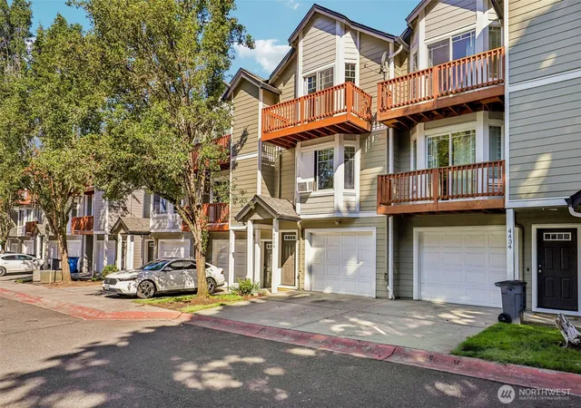 Photo 2 of Townhouse for sale at 4436 Ne Nicholson Loop, Vancouver, WA 98661 | MLS# NWM2569152 | Listing updated on 2026-10-01