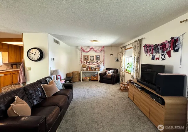 Photo 3 of Single family home for sale at 836 Meadowlark Ln, Othello, WA 99344 | MLS# NWM2569203 | Listing updated on 2026-09-23