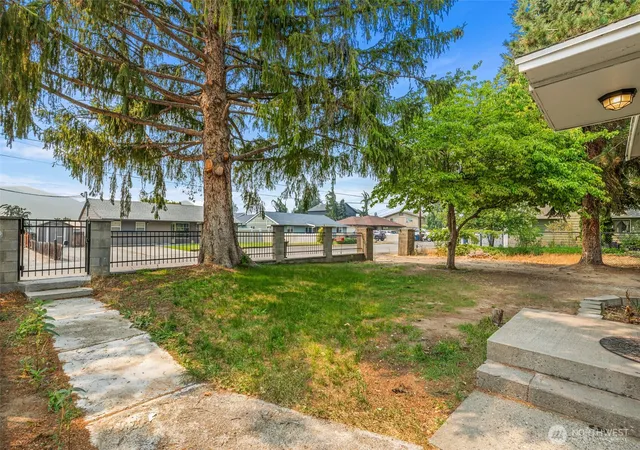 Photo 4 of Sale Pending at 857 N Devon Ave, East Wenatchee, WA 98802 | MLS# NWM2569240 | Listing updated on 2026-09-17