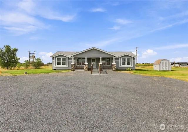 Photo 1 of Sale Pending at 2946 Rd F6 Ne, Moses Lake, WA 98837 | MLS# NWM2569343 | Listing updated on 2026-09-23