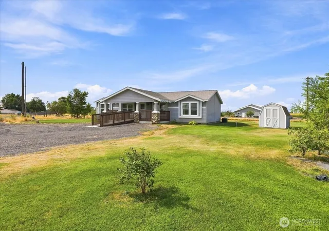Photo 2 of Sale Pending at 2946 Rd F6 Ne, Moses Lake, WA 98837 | MLS# NWM2569343 | Listing updated on 2026-09-23