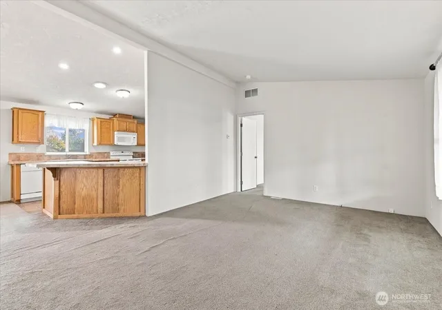 Photo 3 of Sale Pending at 2946 Rd F6 Ne, Moses Lake, WA 98837 | MLS# NWM2569343 | Listing updated on 2026-09-23