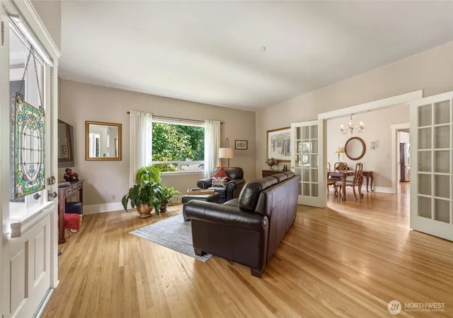 Photo 4 of Single family home for sale at 736 Lincoln St, Walla Walla, WA 99362 | MLS# NWM2569416 | Listing updated on 2026-09-22
