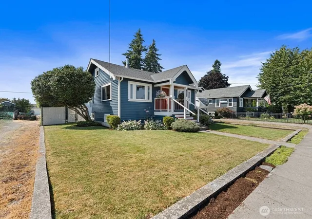 Photo 3 of Sale Pending at 1138 Pioneer St, Enumclaw, WA 98022 | MLS# NWM2569566 | Listing updated on 2026-09-29
