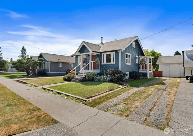 Photo 4 of Sale Pending at 1138 Pioneer St, Enumclaw, WA 98022 | MLS# NWM2569566 | Listing updated on 2026-09-29