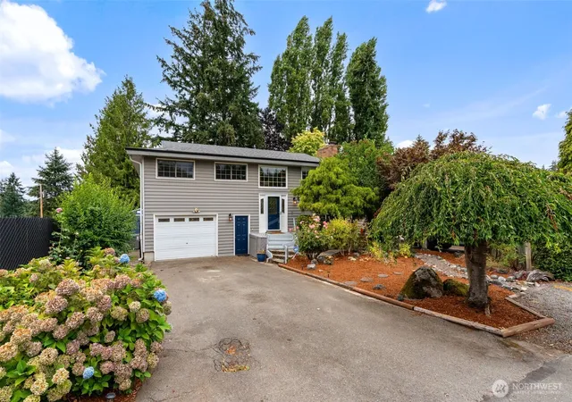 Photo 3 of Single family home for sale at 20023 6th Ave S, Des Moines, WA 98198 | MLS# NWM2570226 | Listing updated on 2026-10-01