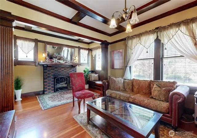 Photo 3 of Single family home for sale at 320 Juniper St, Walla Walla, WA 99362 | MLS# NWM2570256 | Listing updated on 2026-09-16