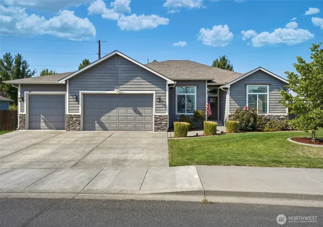 Photo 1 of Single family home for sale at 10 Wilshire St, Walla Walla, WA 99362 | MLS# NWM2570436 | Listing updated on 2026-09-26